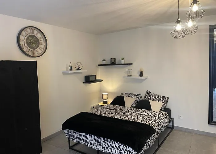 Nid Douillet - Elegant En Plein Centre De *